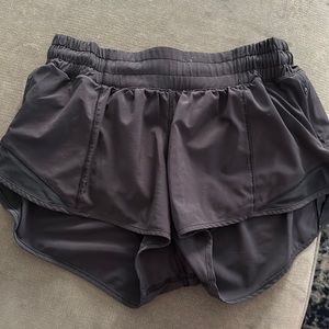 Lululemon HOTTY hot shorts -EUC